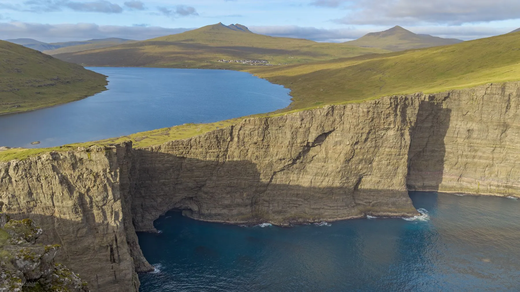 The lake Sørvágsvatn perched above sheer sea cliffs